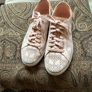 Cole Haan GrandPro Blush Perforated Sneakers Worn Twice 8.5